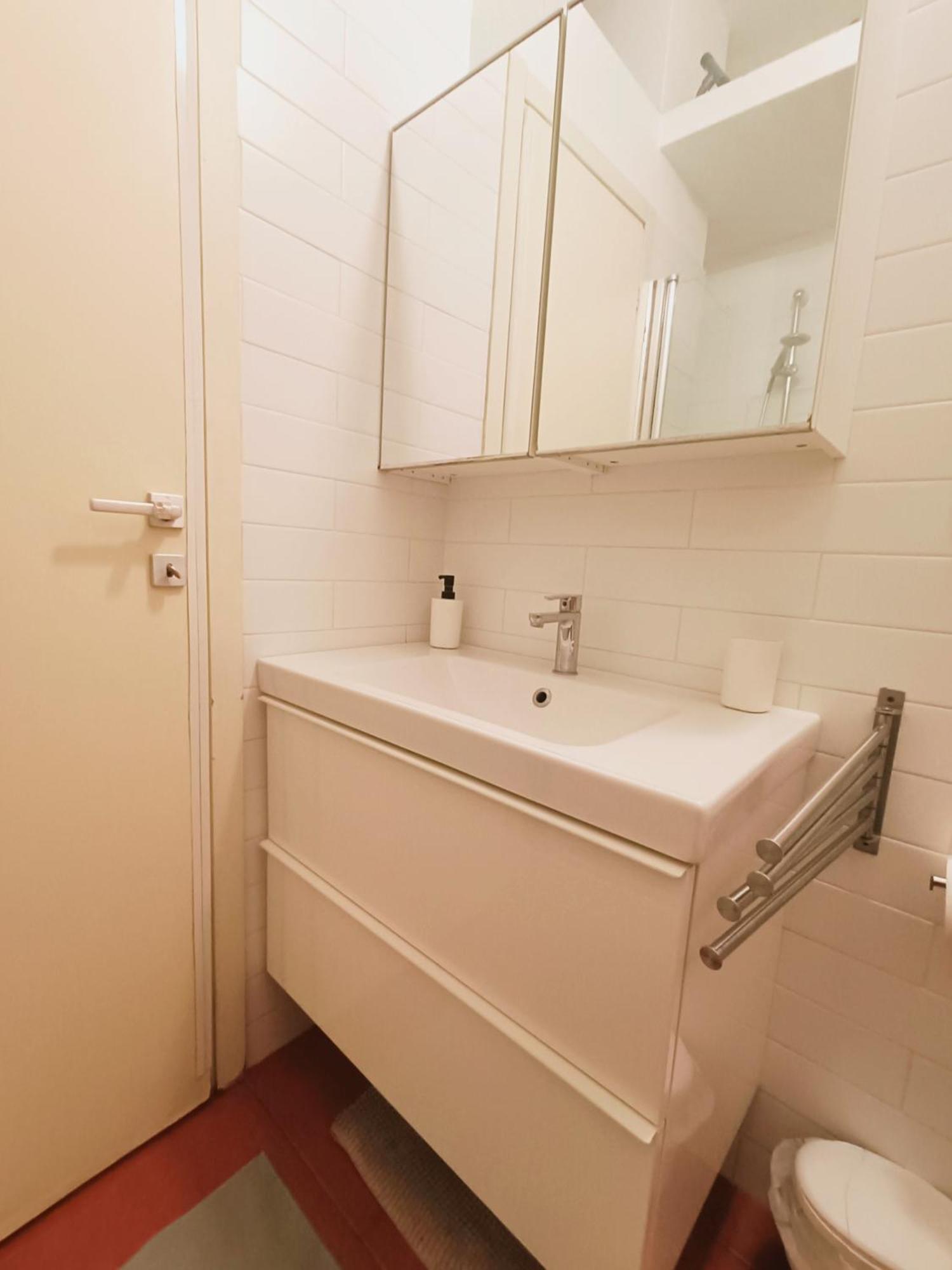 The Red In With Free Parking Apartamento *